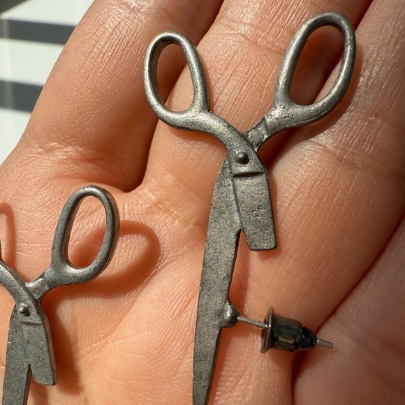 Retro Scissor Stud Earrings – Edgy Statement Jewelry - Picture 7 of 14